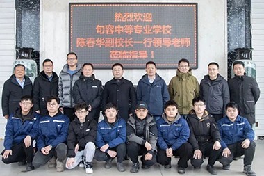 JWELL hà donatu una macchina di teste di estrusione à Jurong Vocational School Approfondimentu di a cooperazione scola-impresa